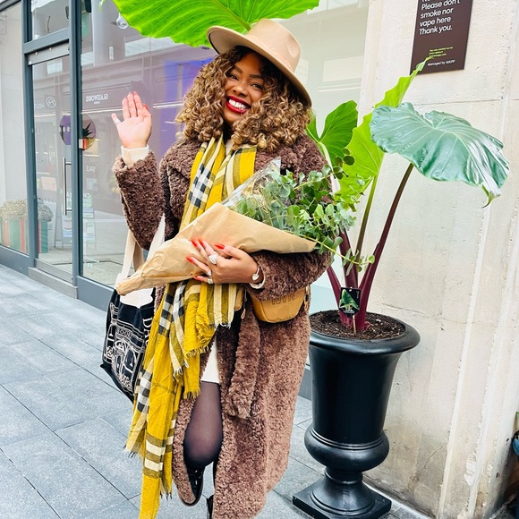 Burberry Live Show - Like this post to be notified ❤️ - Picture 7 of 7